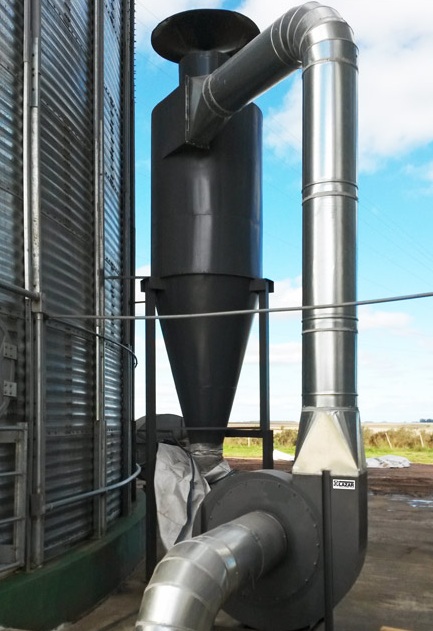 Ciclón de ventilación industrial para separación de partículas sólidas en procesos productivos. Fabricado en acero galvanizado, optimiza la eficiencia del sistema de extracción.