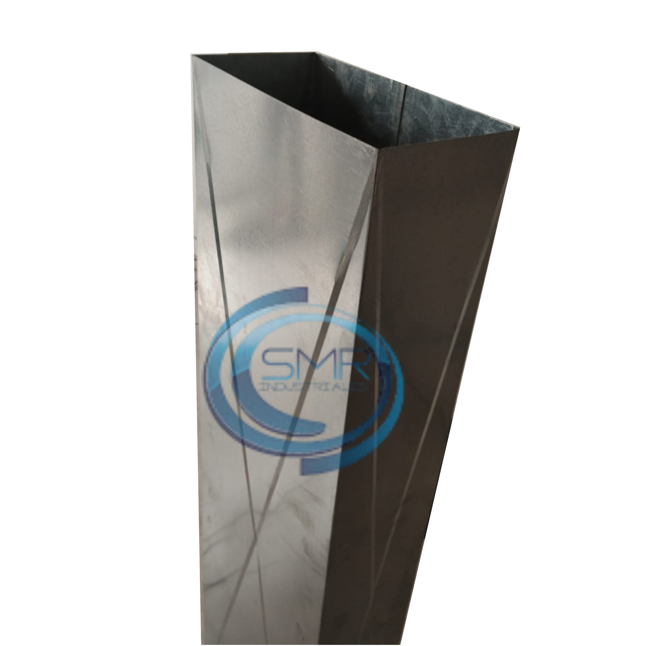 Ducto metálico galvanizado, diseñado para sistemas de ventilación industrial. Su acabado liso y ensamblaje preciso garantizan una conducción de aire eficiente, segura y resistente a la corrosión. Ideal para cocinas industriales, campanas extractoras y ambientes con alta exigencia técnica.